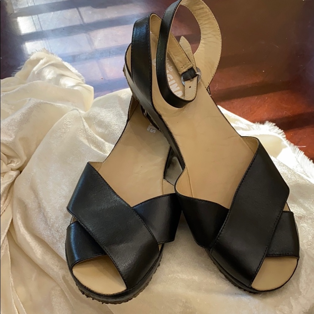Clark’s Originals Black and Tan sandals